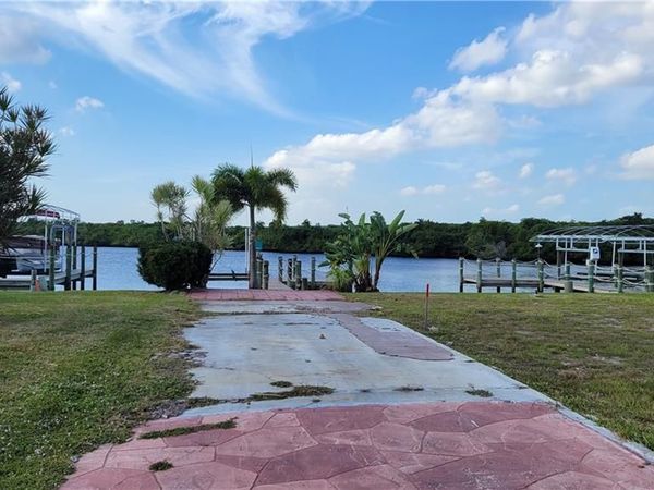 306 Shoreland DR, FORT MYERS, FL 33905