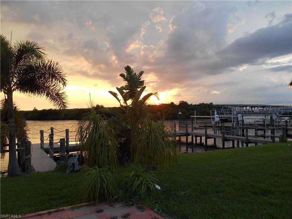 306 Shoreland Dr, Fort Myers, FL 33905 Photo