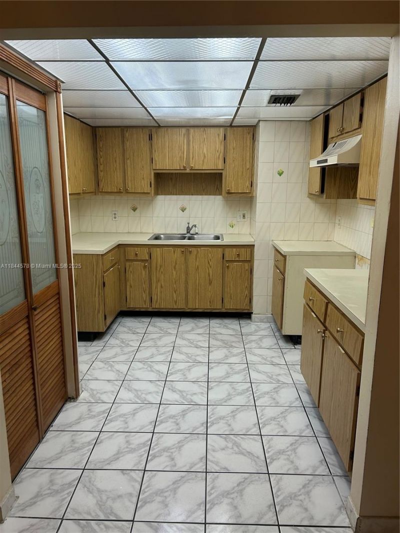 1940 NW 119th St, Unit 803, Miami, FL 33167 Photo