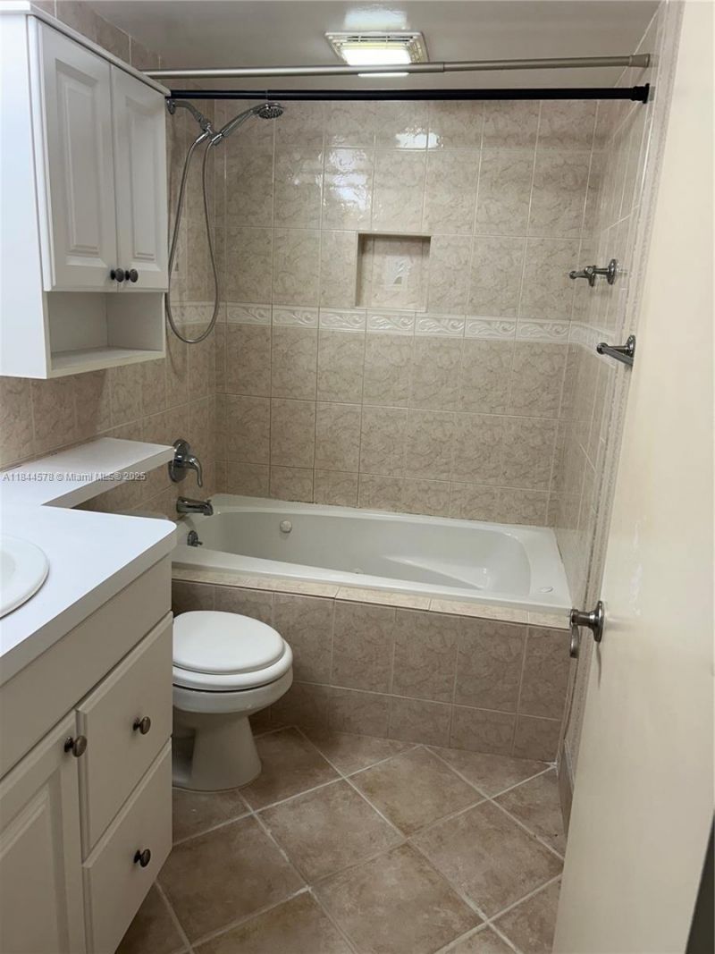 1940 NW 119th St, Unit 803, Miami, FL 33167 Photo