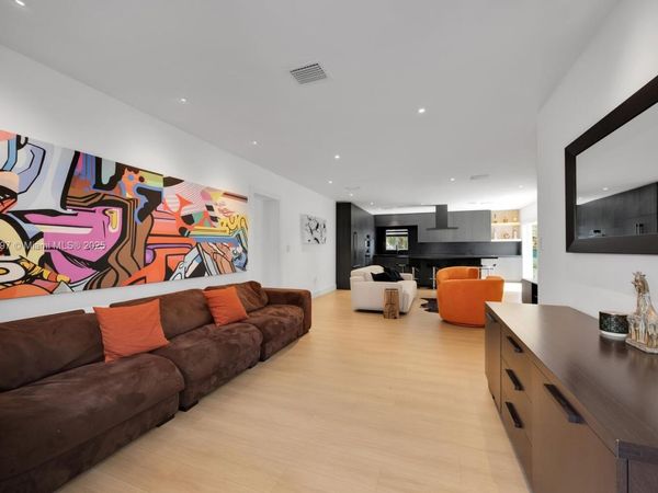 5827 SW 69th Ct, Miami, FL 33143