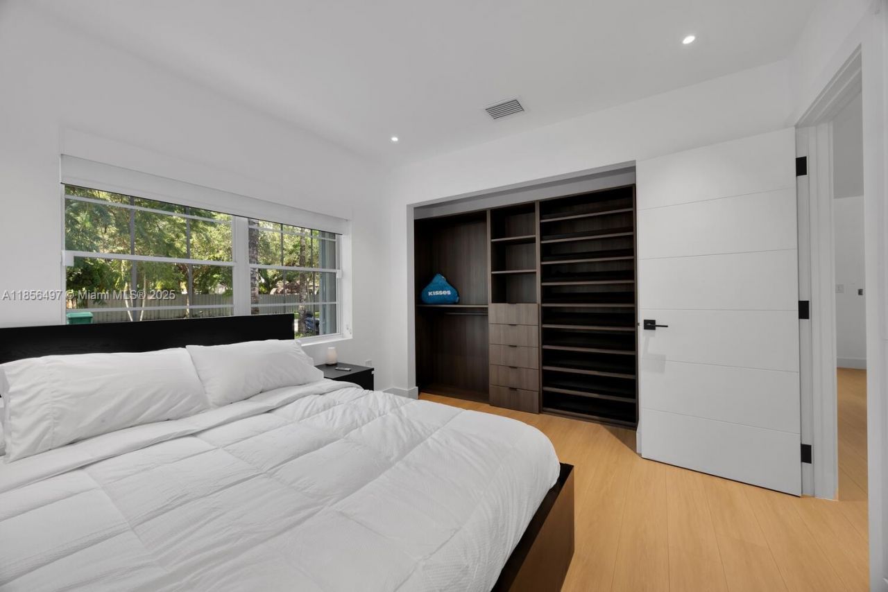 5827 SW 69th Ct, Miami, FL 33143 Photo