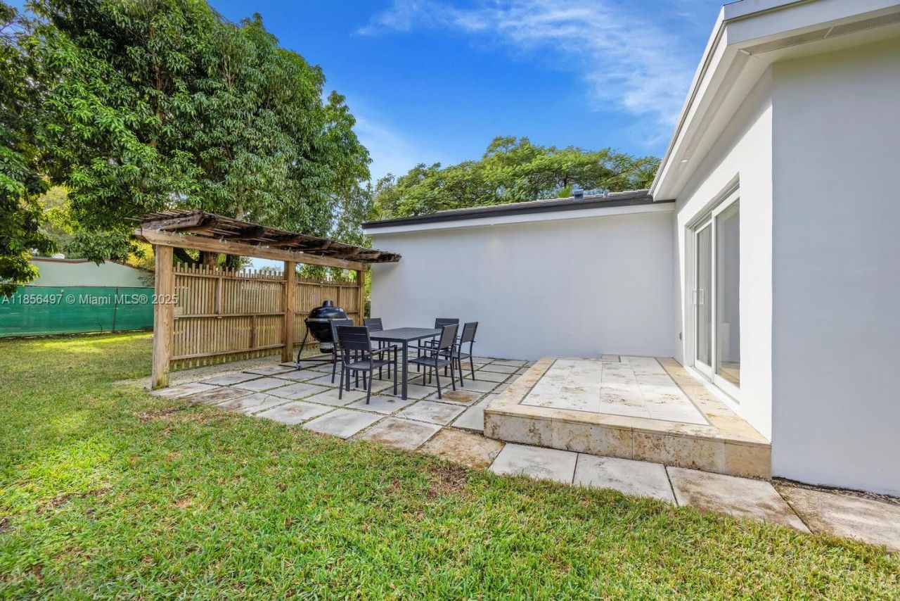 5827 SW 69th Ct, Miami, FL 33143 Photo