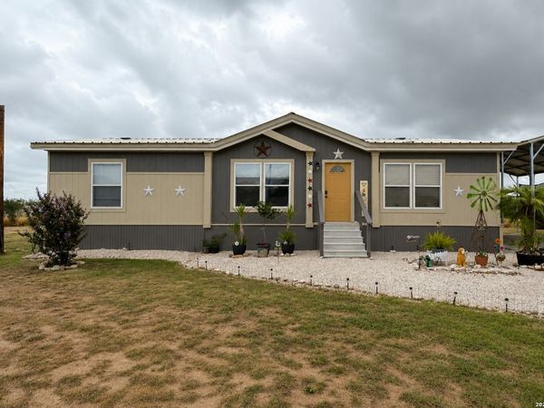 380 Martin Ave, Carrizo Springs, TX 78834