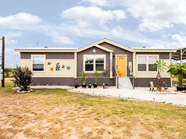 380 Martin Ave, Carrizo Springs, TX 78834