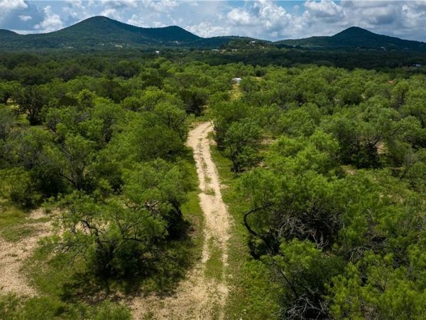 1231 B&R Road, Vanderpool, TX 78885