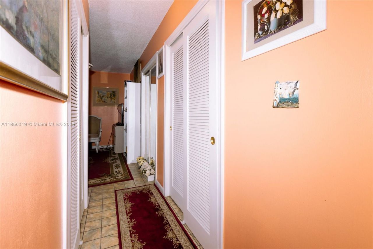 619 NE 14th Ave, Unit 507, Hallandale Beach, FL 33009 Photo