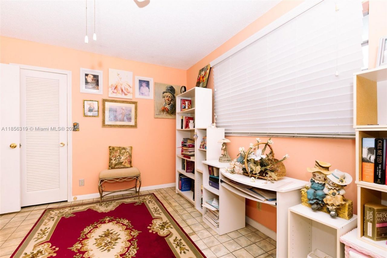 619 NE 14th Ave, Unit 507, Hallandale Beach, FL 33009 Photo