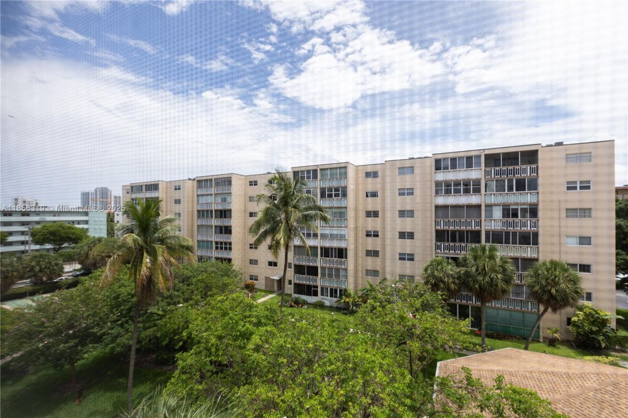 619 NE 14th Ave, Unit 507, Hallandale Beach, FL 33009 Photo