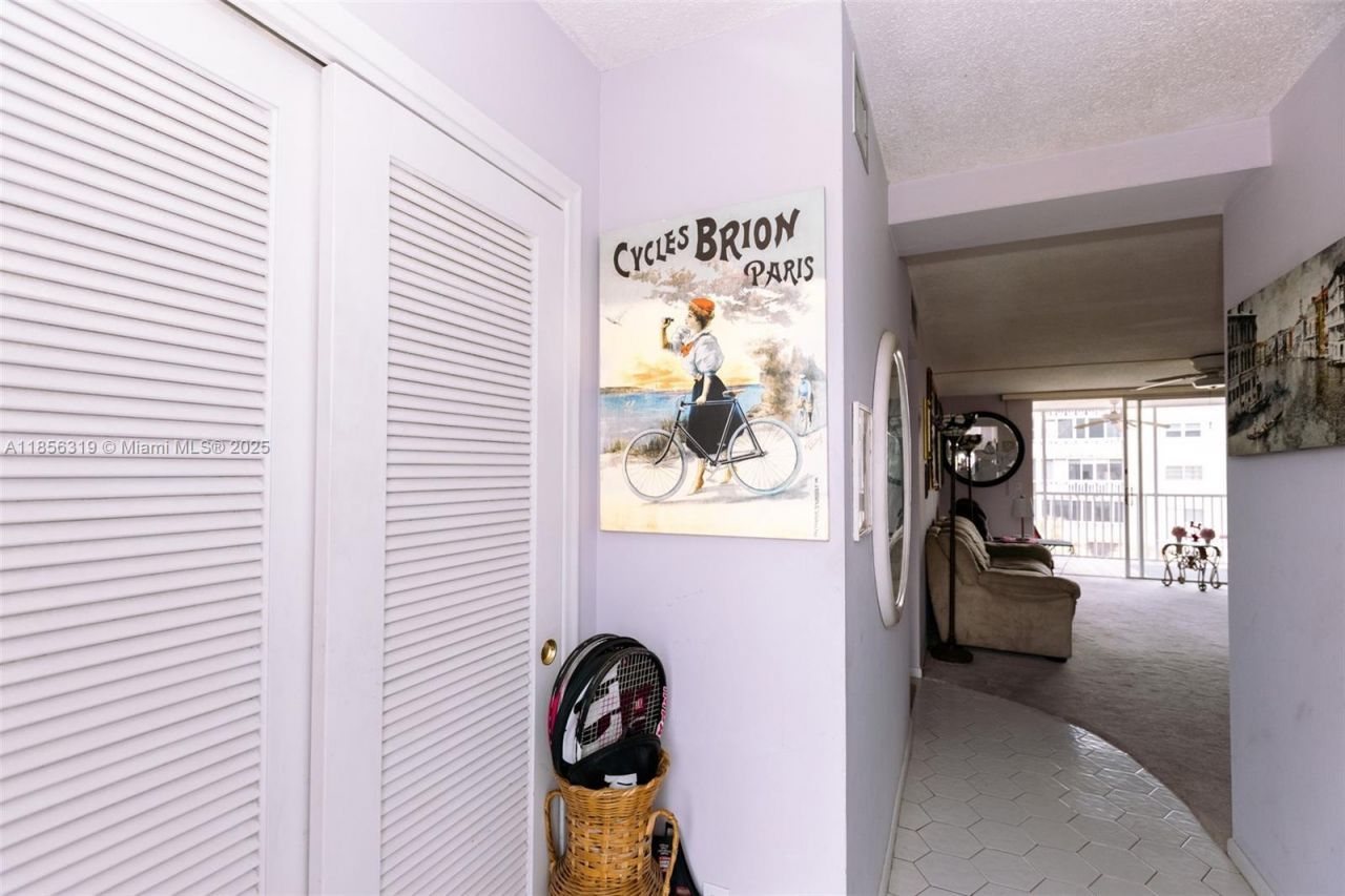 619 NE 14th Ave, Unit 507, Hallandale Beach, FL 33009 Photo