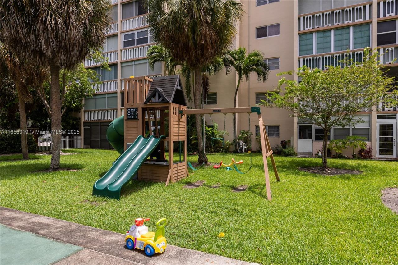 619 NE 14th Ave, Unit 507, Hallandale Beach, FL 33009 Photo