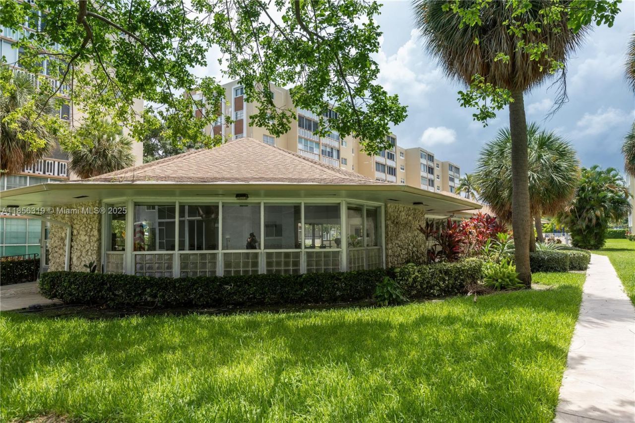 619 NE 14th Ave, Unit 507, Hallandale Beach, FL 33009 Photo