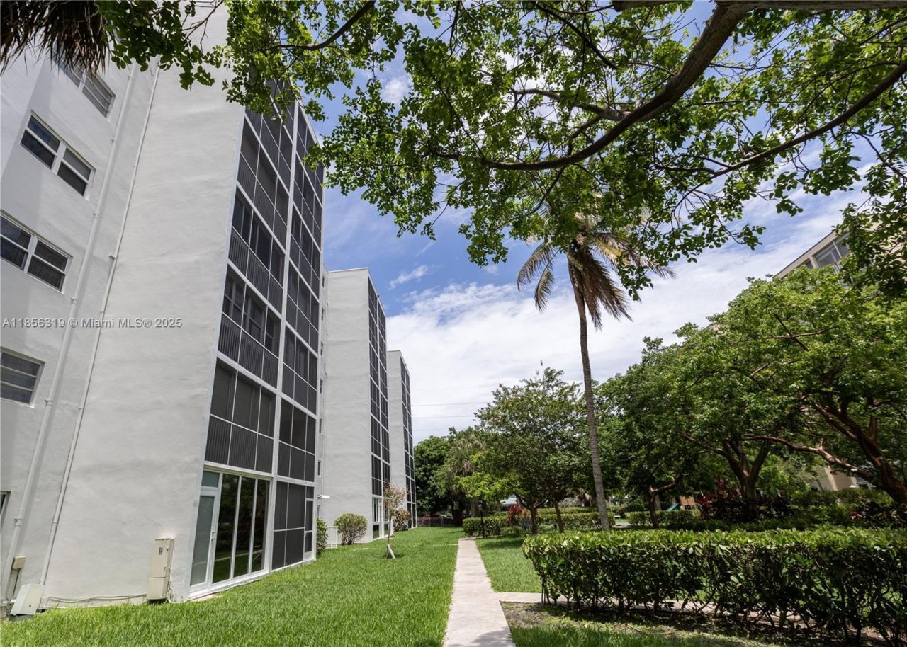 619 NE 14th Ave, Unit 507, Hallandale Beach, FL 33009 Photo