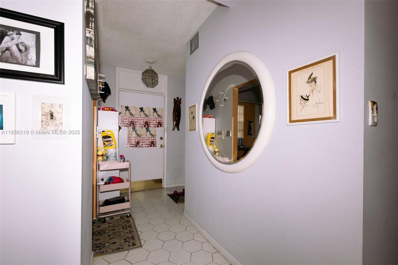 619 NE 14th Ave, Unit 507, Hallandale Beach, FL 33009 Photo