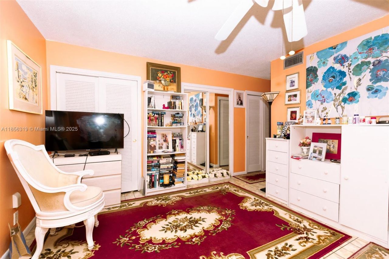 619 NE 14th Ave, Unit 507, Hallandale Beach, FL 33009 Photo