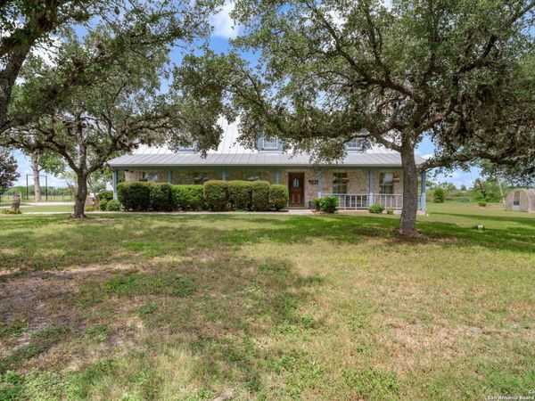 210 Tolle Rd, Cibolo, TX 78108