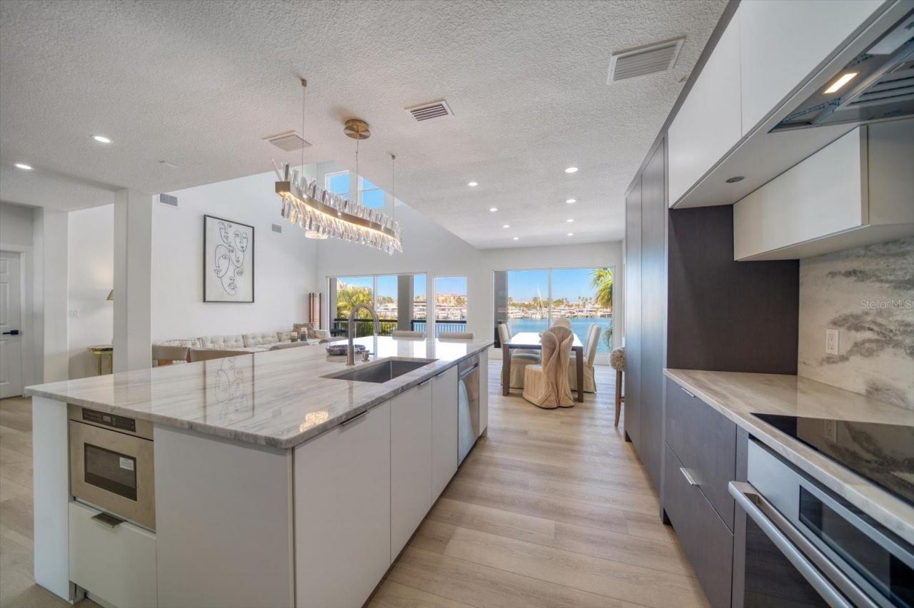 116 Devon Drive, Clearwater Beach, FL 33767 Photo