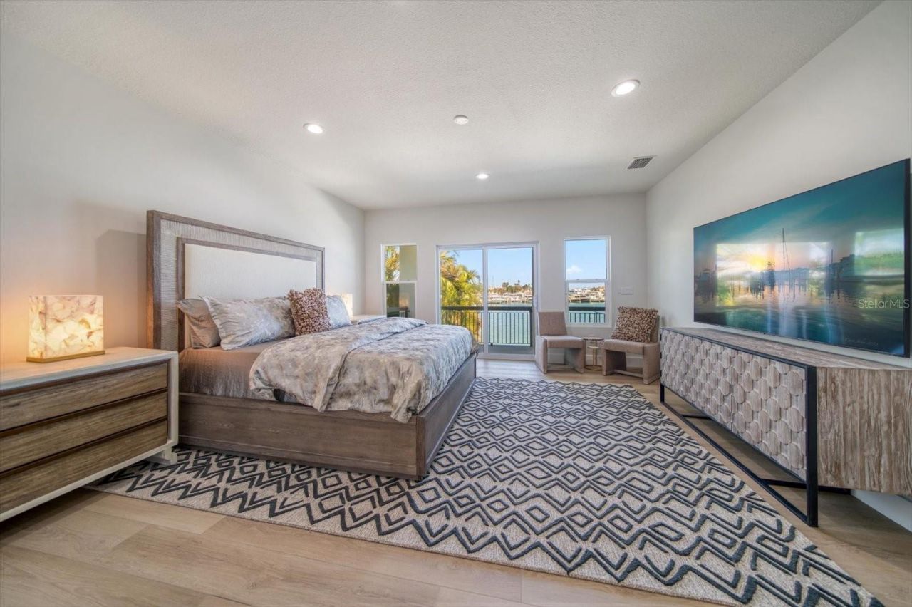 116 Devon Drive, Clearwater Beach, FL 33767 Photo