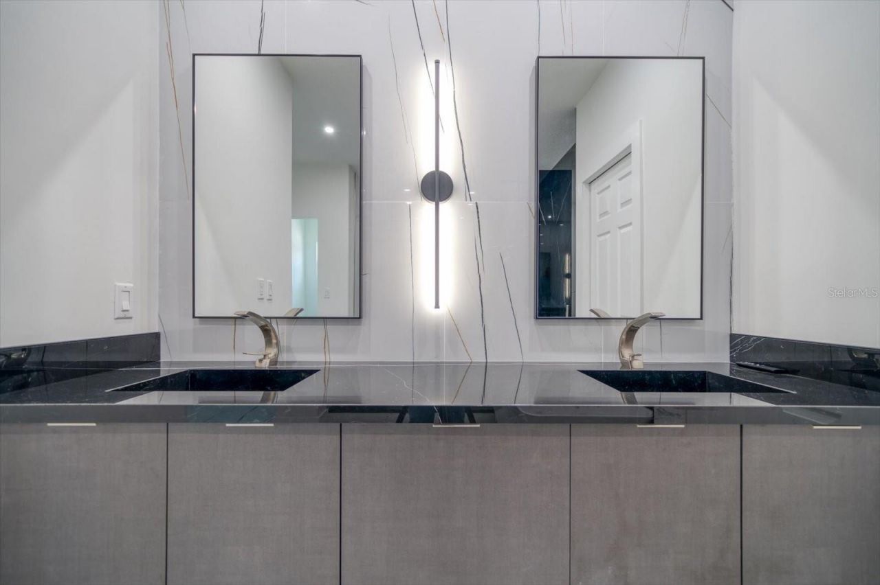 116 Devon Drive, Clearwater Beach, FL 33767 Photo