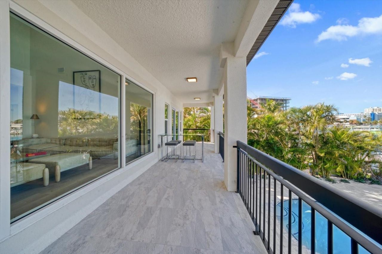 116 Devon Drive, Clearwater Beach, FL 33767 Photo