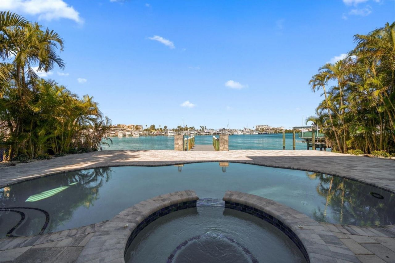 116 Devon Drive, Clearwater Beach, FL 33767 Photo