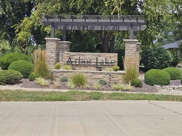 3621 S Arbor Lake Drive, Edwardsville, IL 62025