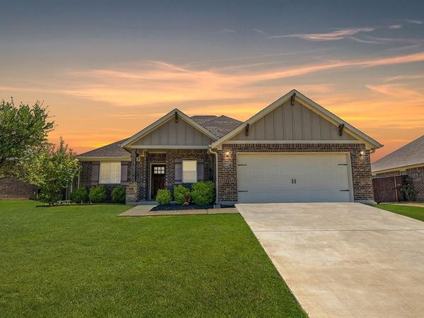 4017 Kensington Drive, Sanger, TX 76266