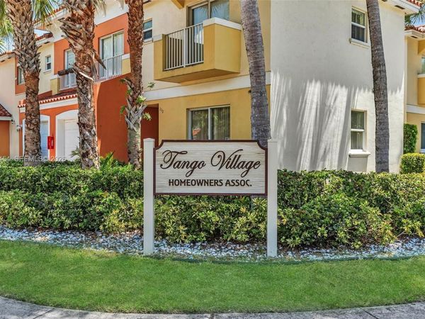 202 NW 14th Ave, Unit 202, Fort Lauderdale, FL 33311