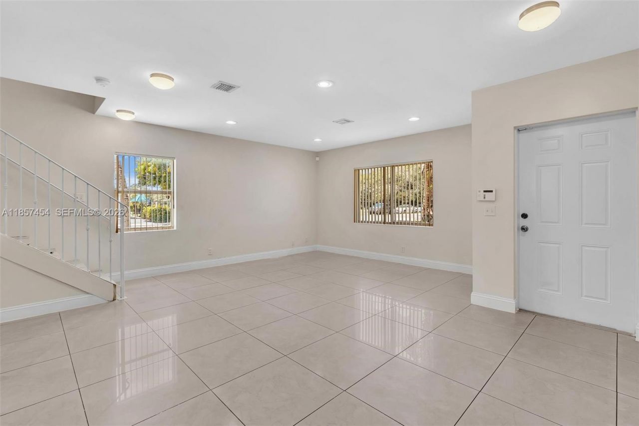 202 NW 14th Ave, Unit 202, Fort Lauderdale, FL 33311 Photo