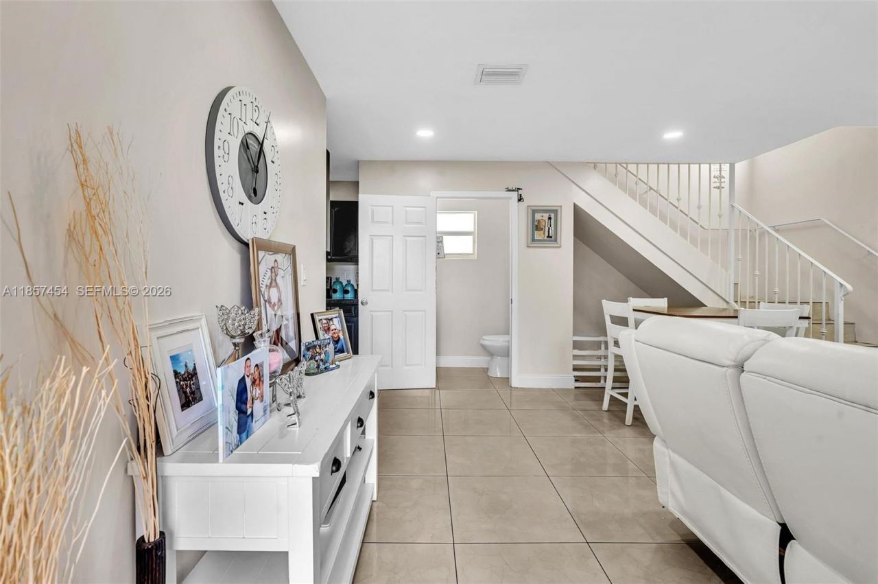 202 NW 14th Ave, Unit 202, Fort Lauderdale, FL 33311 Photo