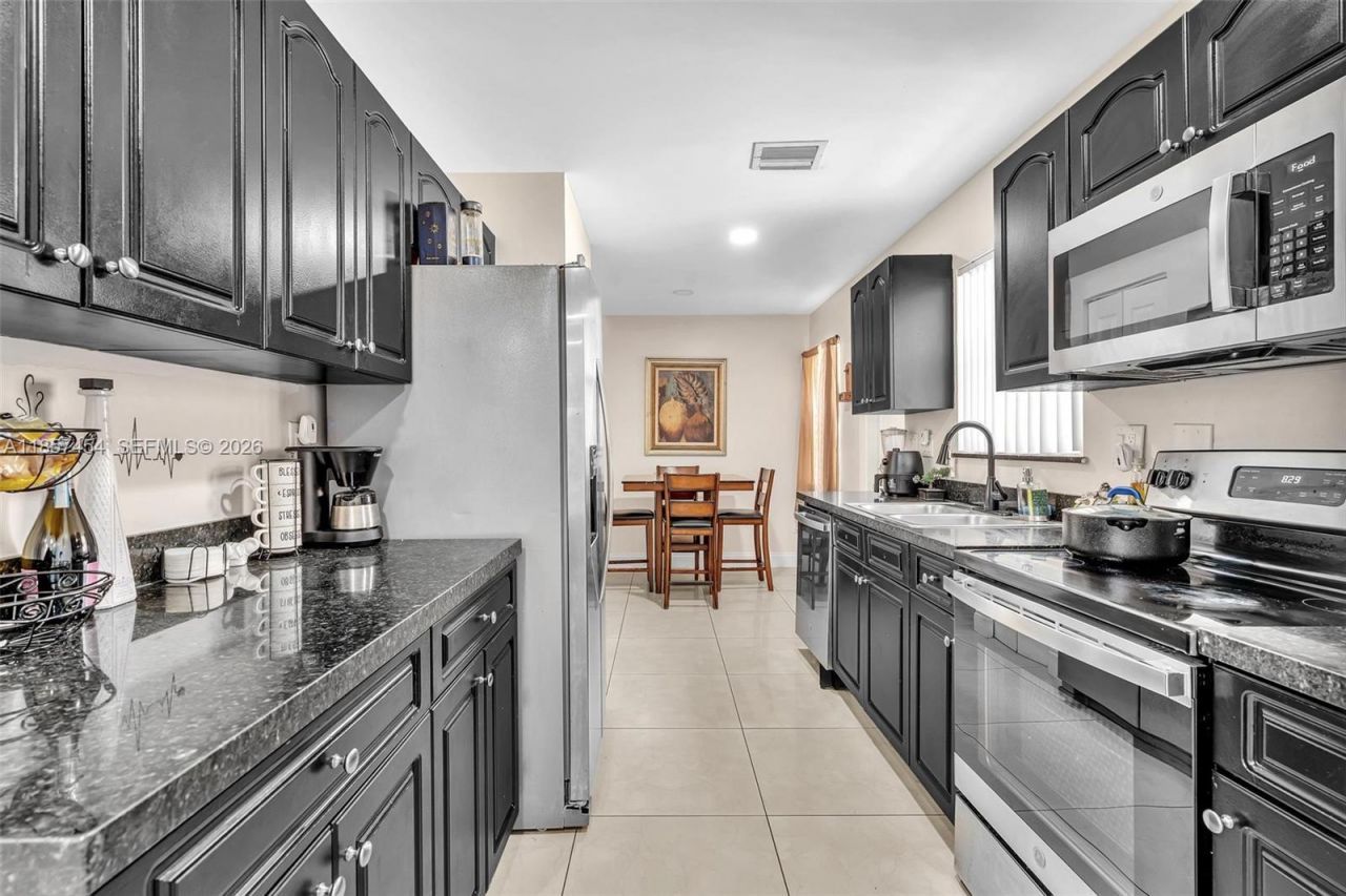 202 NW 14th Ave, Unit 202, Fort Lauderdale, FL 33311 Photo