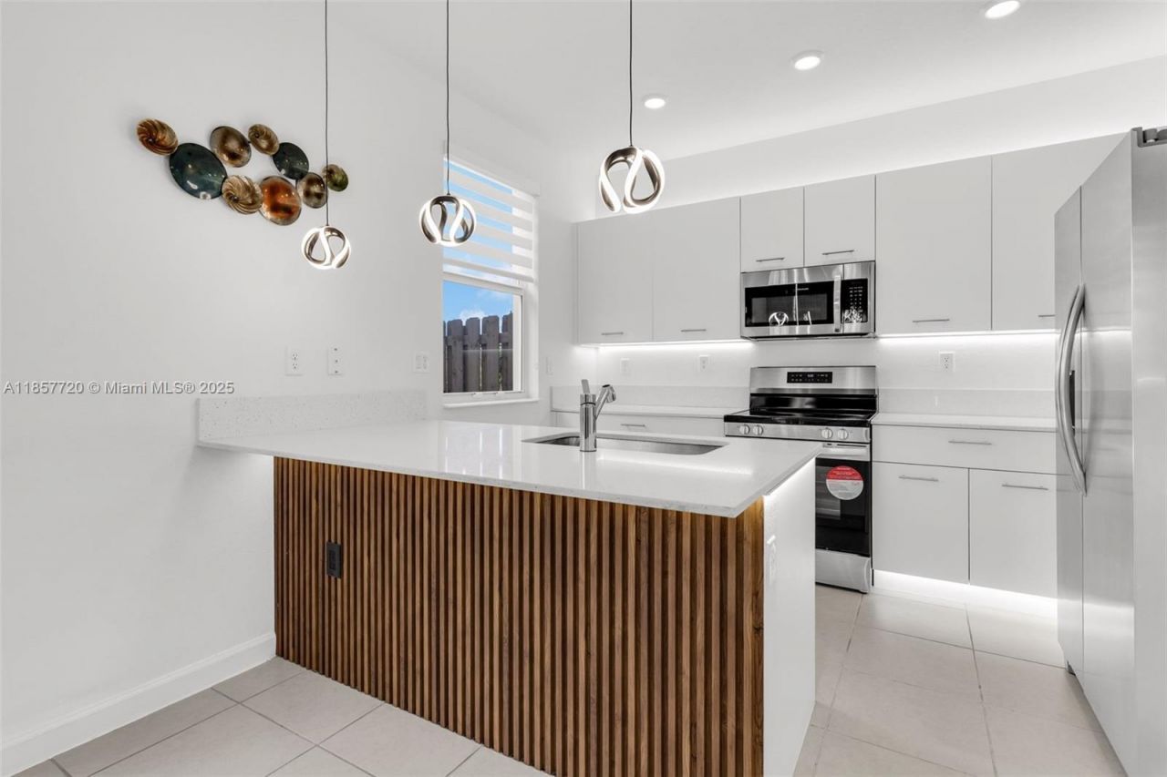 12373 NW 24th Pl, Miami, FL 33167 Photo