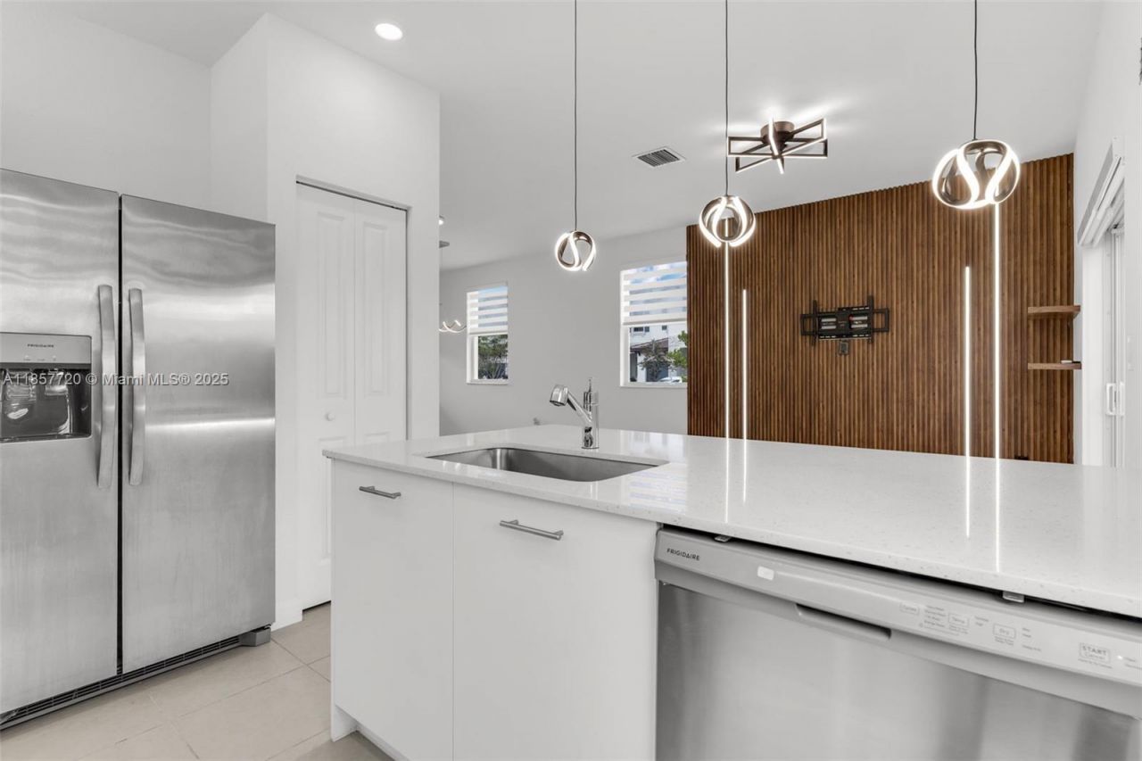 12373 NW 24th Pl, Miami, FL 33167 Photo