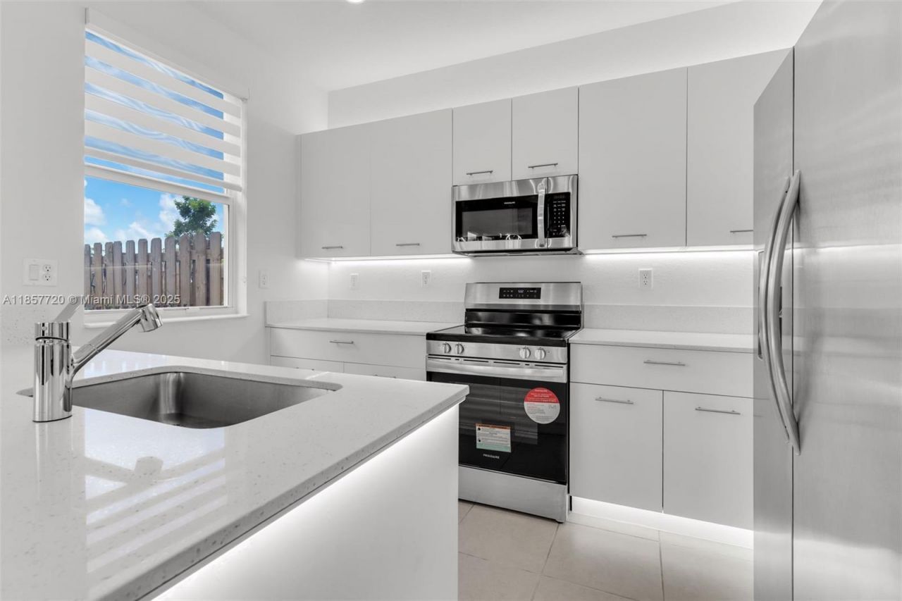 12373 NW 24th Pl, Miami, FL 33167 Photo