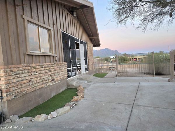 522 S CORTEZ Road, Apache Junction, AZ 85119