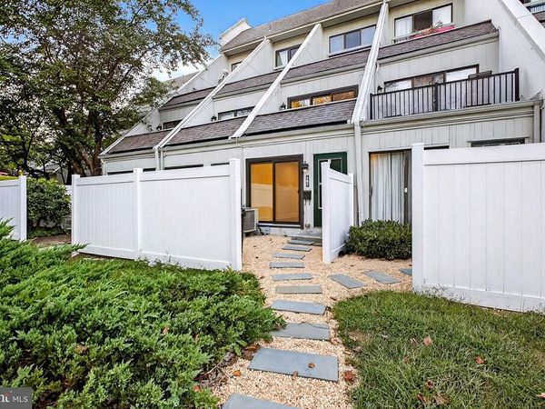 567 SUMMIT HOUSE, WEST CHESTER, PA 19382