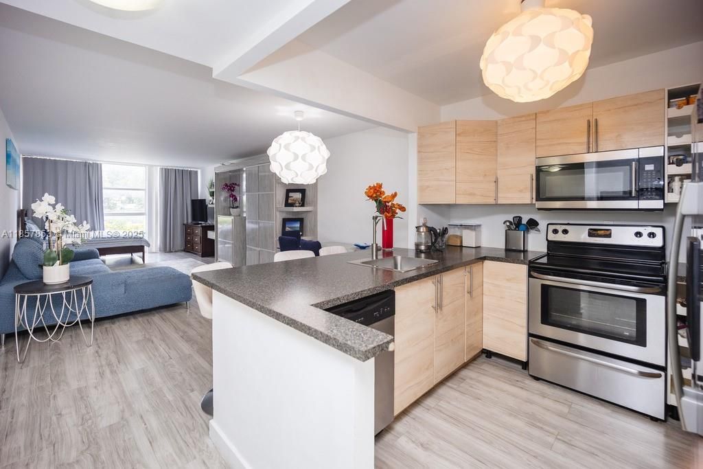 501 Three Islands Blvd, Unit 117, Hallandale Beach, FL 33009 Photo