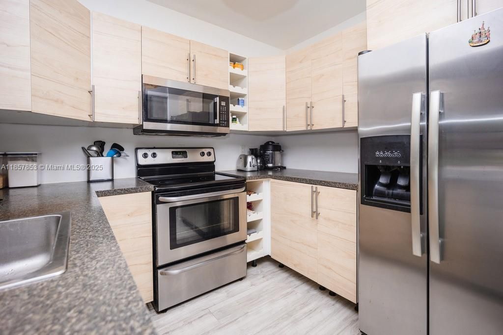 501 Three Islands Blvd, Unit 117, Hallandale Beach, FL 33009 Photo