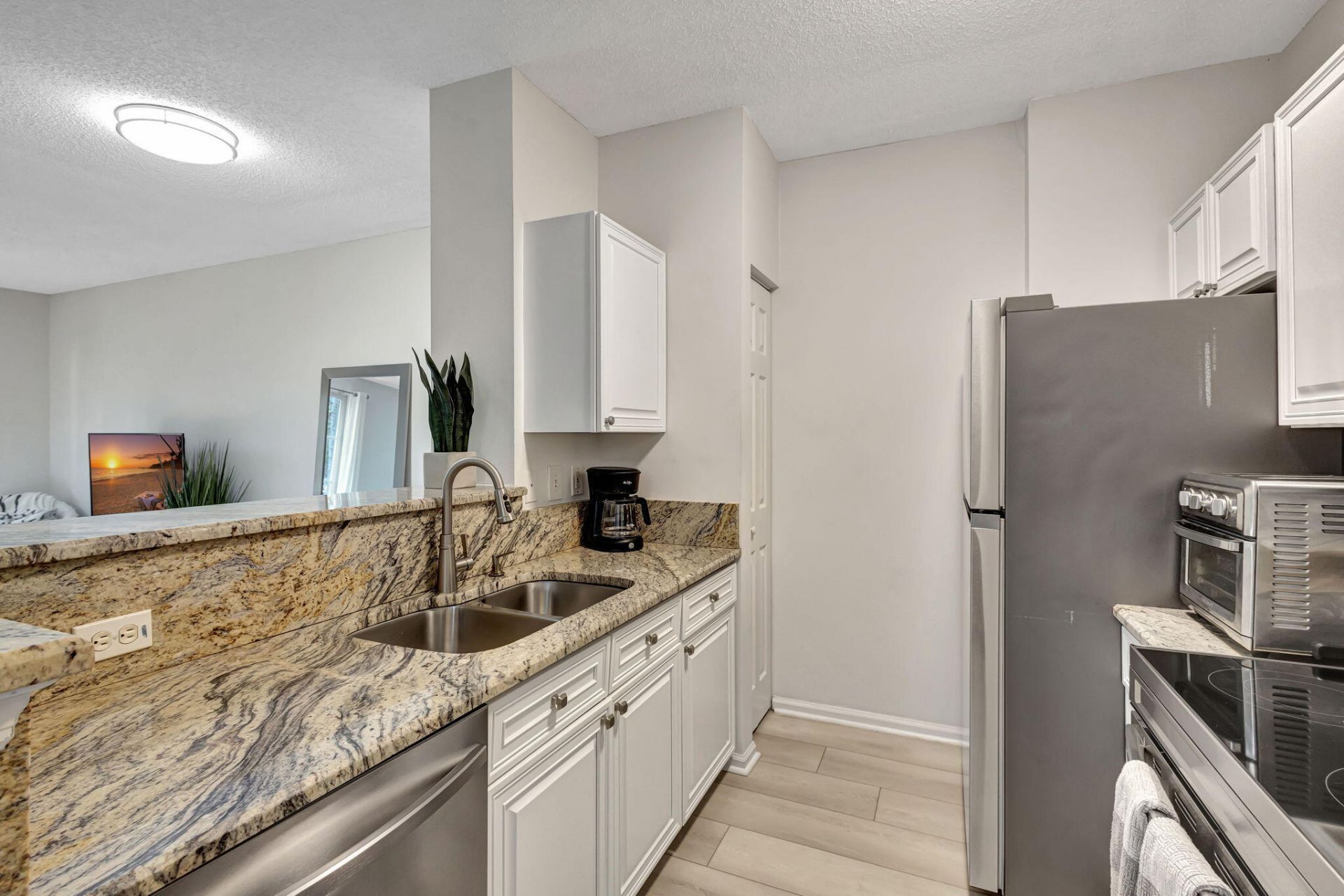 630 S Sapodilla Avenue, Unit 223, West Palm Beach, FL 33401 Photo