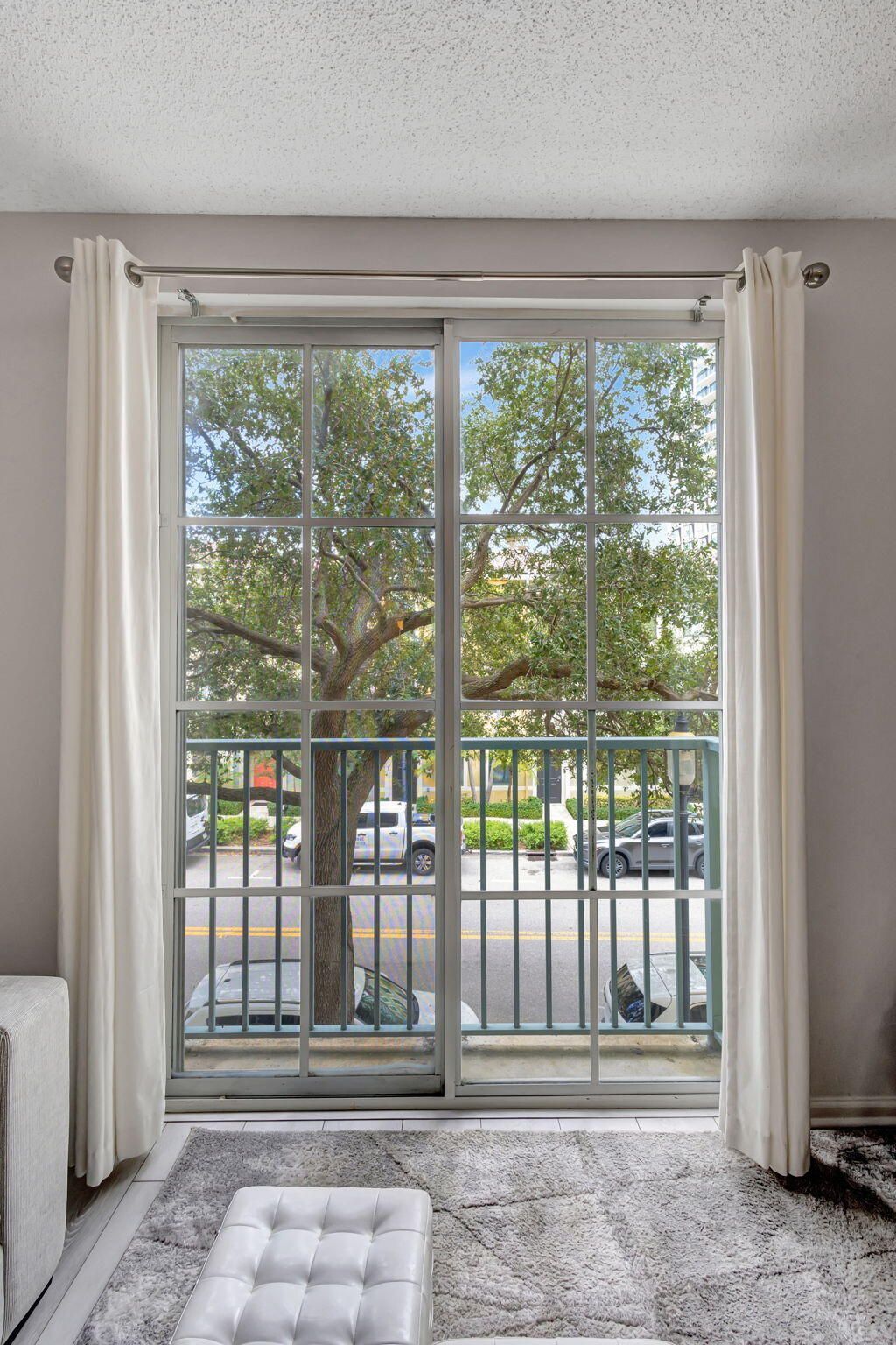 630 S Sapodilla Avenue, Unit 223, West Palm Beach, FL 33401 Photo