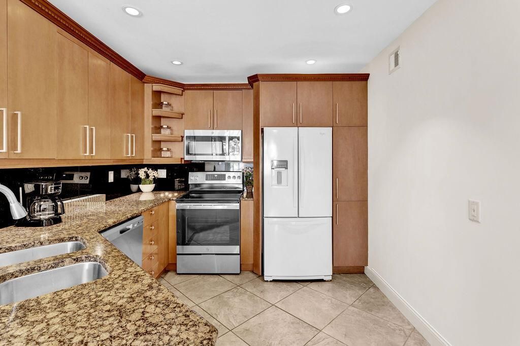 121 Waterside Drive, Hypoluxo, FL 33462 Photo