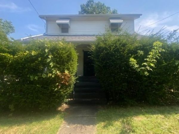 697 Roscoe Avenue, Akron, OH 44306