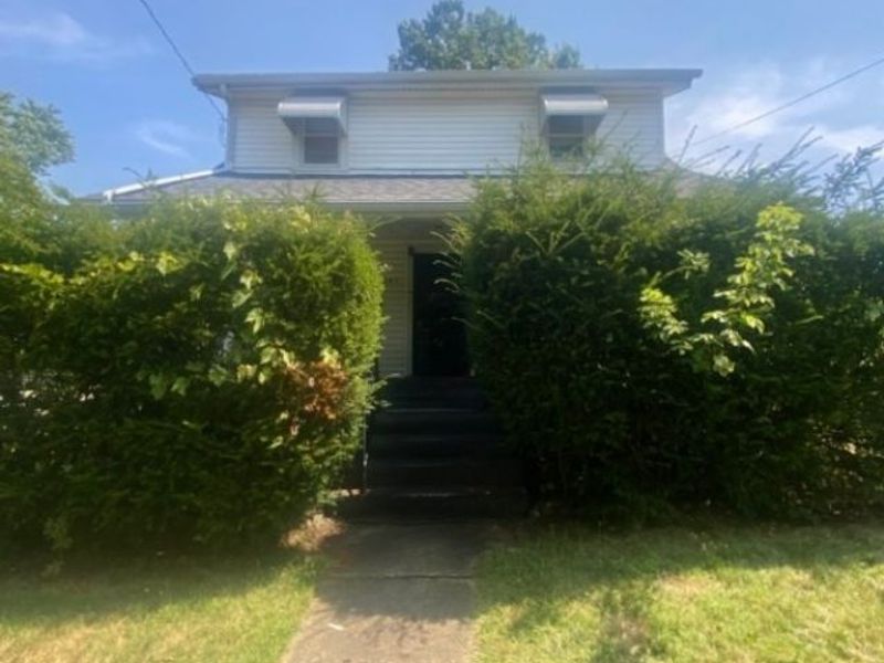 697 Roscoe Avenue, Akron, OH 44306 Photo 1