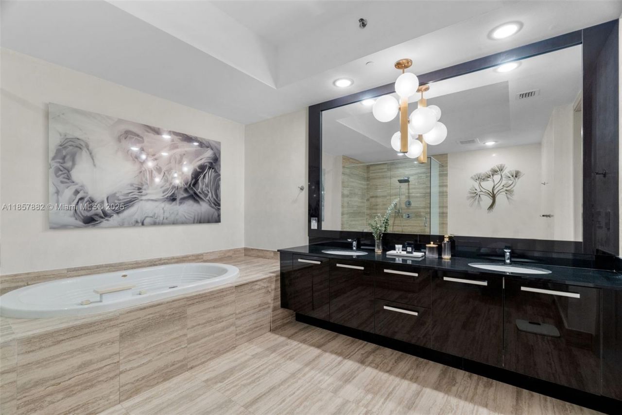 16001 Collins Ave, Unit 907, Sunny Isles Beach, FL 33160 Photo