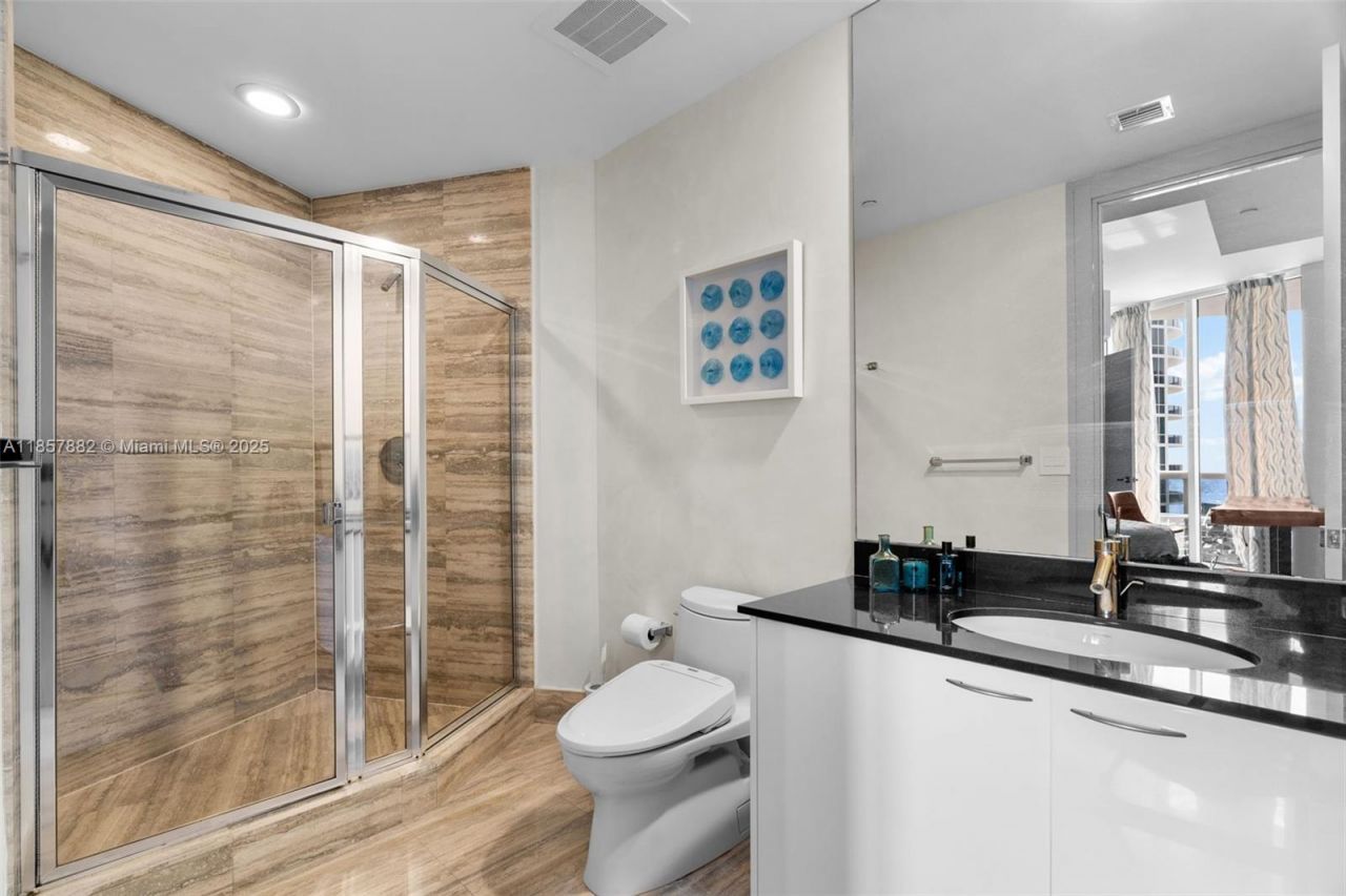 16001 Collins Ave, Unit 907, Sunny Isles Beach, FL 33160 Photo