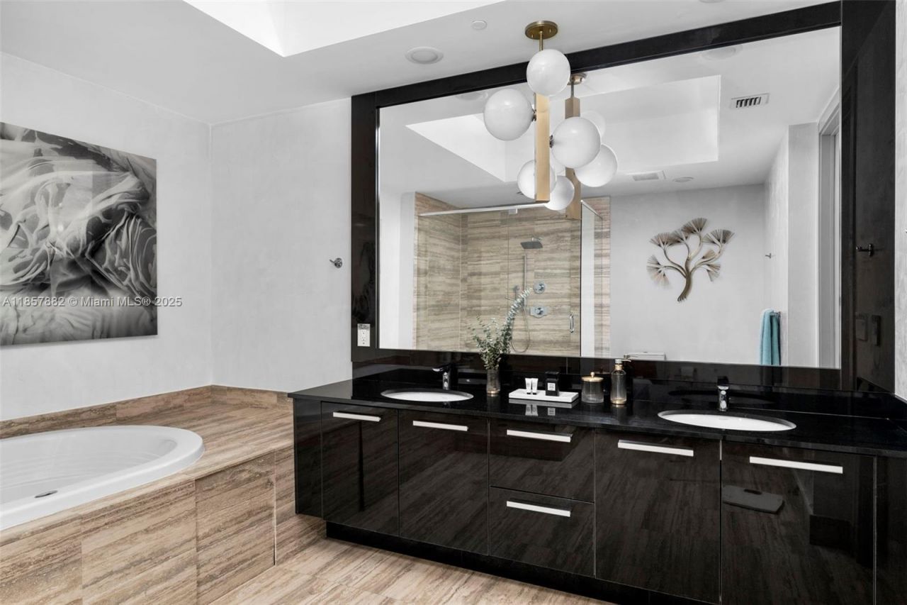 16001 Collins Ave, Unit 907, Sunny Isles Beach, FL 33160 Photo