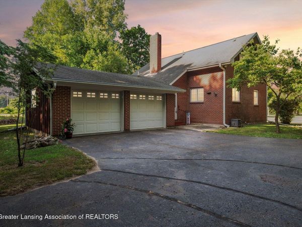 1977 Ives Road, Leslie, MI 49251