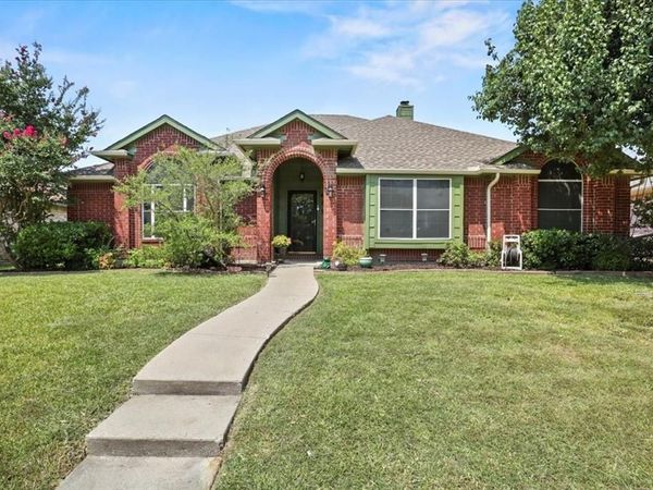 423 N Winding Oaks Drive, Wylie, TX 75098