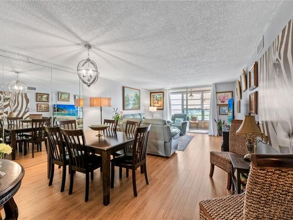 9461 Sunrise Lakes Blvd, Unit 207, Sunrise, FL 33322