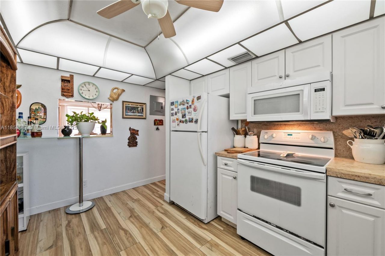 9461 Sunrise Lakes Blvd, Unit 207, Sunrise, FL 33322 Photo